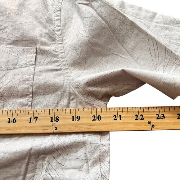 Tommy Bahama Shirt Button Up Men’s Small Tropical Hawaiian Tan Leaf Print - Picture 5 of 10